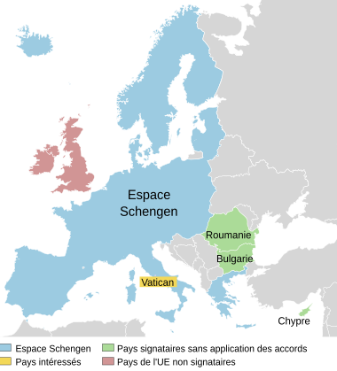 Carte représentant l'espace Schengen. Distinction entre les pays signataires, pays signataires mais sans application des accords (Roumanie, Bulgarie, Chypre), pays intéressés (Vatican) et pays de l'UE non signataires (Royaume-Uni).