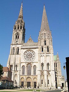 Rosácea e fachada da Catedral de Chartres (1194-1220)