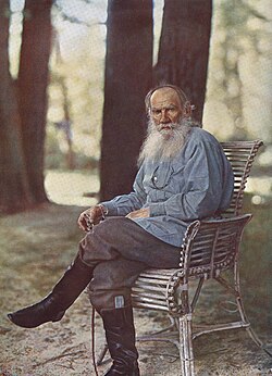Sergei Prokudin-Gorskin vuonna 1908 ottama värivalokuva Leo Tolstoista.