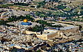 Το Όρος του Ναού είναι το ιερότερο σημείο στον Ιουδαϊσμό και ο τρίτος ιερότερος τόπος στο Ισλάμ. Οι Εβραίοι το λατρεύουν ως ο χώρος των δύο πρώην Ναών και οι Μουσουλμάνοι πιστεύουν ότι ο Μωάμεθ μεταφέρθηκε από το Μεγάλο Τζαμί της Μέκκας σε αυτήν την τοποθεσία κατά τη διάρκεια του Νυχτερινού Ταξιδιού.
