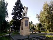 Пам'ятник у селі Старі Петрівці, автори: Олесь Сидорук та Борис Крилов