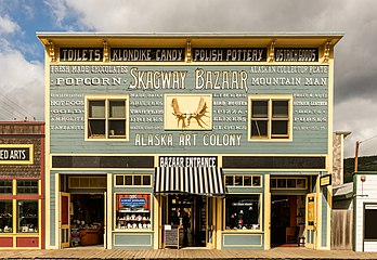 Skagway Bazaar, comércio no estilo tradicional em madeira no distrito histórico de Skagway, Alasca, Estados Unidos. (definição 3 646 × 2 514)