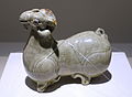 Ceramiczny skraplacz w kształcie owcy. Wschodnia dynastia Jin. Muzeum Sztuki Matsuoka