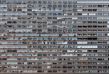 Fachada do edifício Conjunto Nacional, situado na Avenida Paulista, São Paulo, Brasil. (definição 3 776 × 2 565)
