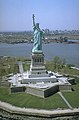 نمایی از مجسمه آزادی که مشهورترین سمبُل آمریکا در جهان است