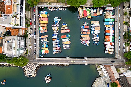 Garagem de barcos Quadrado da Urca na Avenida Portugal, Rio de Janeiro, Brasil. (definição 4 007 × 2 671)