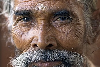 Retrato de um homem na cidade indiana de Deli. (definição 3 504 × 2 336)