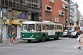 Trolejbus v ulicích starého Valparaísa