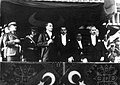 Cumhuriyet'in 10. yıldönümü kutlamaları, soldan sağa: Genelkurmay Başkanı Mareşal Fevzi Çakmak, Cumhurbaşkanı Gazi Mustafa Kemal Atatürk, TBMM Başkanı Kâzım Özalp, Başbakan İsmet İnönü