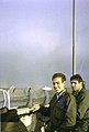 קצין המכונה רוני אילון וקצין האלקטרוניקה רחמים ענתבי בגשר אח"י חנית (סער 3) באופק אוניית התדלוק 'דן'.