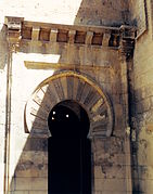 Arco en una puerta lateral de la iglesia de San Miguel de Córdoba