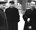 1963年3月に周恩来（右）と談笑する鄧小平（左）
