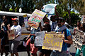 משתתפים במצעד הגאווה בקייפטאון, דרום אפריקה בשנת 2014, מוחים על מצב זכויות הלהט"ב בניגריה