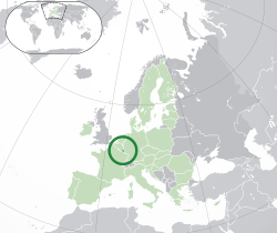 Kinaroroonan ng  Luxembourg  (dark green) – sa Europe  (green & dark gray) – sa the European Union  (green)