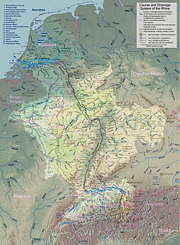 Rhen är en av de viktigaste floderna i Europa. Kartan visar dess sträckning och avrinningsområde.