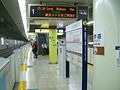 東京地下鉄では駅名標より大きい