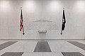 CIA:n päämajan muistoseinä, johon on kaiverrettu 140 (2023) palveluksessa kuolleen kunniaksi tähti.[8]