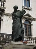 Spomenik Marku Maruliću u Splitu