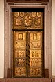 Lietuvių: Vilniaus universiteto bibliotekos durys English: Bronze door of Vilnius University library Беларуская: Дзьверы унівэрсытэцкай бібліятэкі