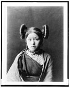 Хопска девојка у Валпију, 1900, њена фризура указује на то да је спремна за удају