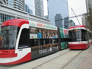 Toronto har på senare år konverterat strömavtagare från trolleystång till pantograf.