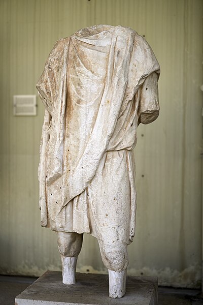 File:Statue of a Macedonian (Archaeological Museum of Piraeus, 2-12-2023).jpg