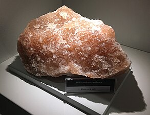 Roosa kivisoola tükk Wieliczka soolakaevanduses