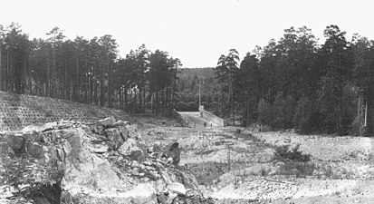 Berget innanför ingången, delvis bortsprängt, tidigt 1920-tal.
