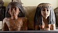 Верхняя часть статуэтки египетского мужчины с супругой. XVIII династия Египта. Из коллекции Амелии Эдвардс.