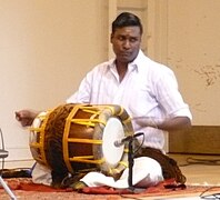 Thavil danborra, Indiako karnatiko musikatik.