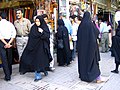 Vrouwen in Shiraz die een chador dragen