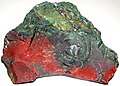 Кровавый камень разновидности яшмы, происхождение сомнительно, возможно, Деканские траппы Индии