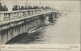 Zouave statue submerged above its waist by a flood at the old bridge in 1924