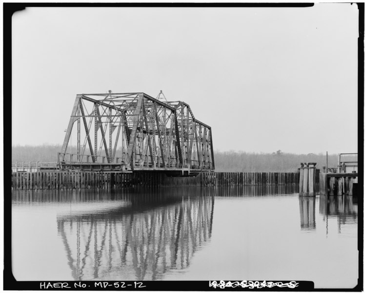 File:VIEW, LOOKING NORTHEAST (UPSTREAM), SHOWING MOVABLE SPAN IN OPEN POSITION (taken in March 1984) - Sharptown Bridge, Spanning Nanticoke River, State Route 313, Sharptown, HAER MD,10-SHATO.V,1-12.tif