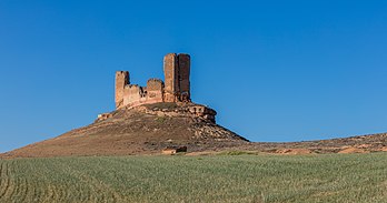 Restos do castelo de Montuenga, uma fortificação do século XI localizada em Montuenga de Sória, província de Sória, Espanha (definição 8 205 × 4 325)