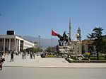 Albaniens nationaldag: Nationalhjälten Skanderbeg står idag staty i huvudstaden Tirana.