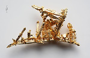 Altın kristali