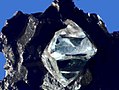 кристал алмазу в породі
