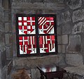 İngiliz Kulesi'nde Şövalyelerin armasını gösteren vitray