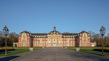 Vista frontal do Palácio do Príncipe-bispo de Münster, Renânia do Norte-Vestfália, Alemanha (definição 5 857 × 3 295)