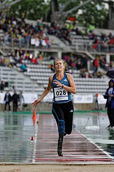 Iris Prysen, do salto em distância, no Encontro de Atletismo Paraolímpico, 4 de junho de 2014, no estádio Charlety. (definição 3 301 × 4 955)