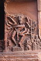 バーダーミ第1窟の浮彫「シヴァ・ナタラージャ（踊るシヴァ）」