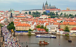 O turismo é uma atividade económica importante na UE com um impacto abrangente no crescimento económico e no emprego. Na imagem, Praga, na Chéquia.