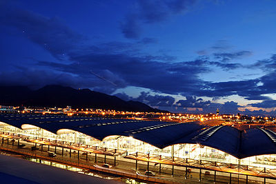 香港国际机场夜景。