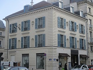 ドルレアン通り(オルレアン通り)との角にある, シャルル・ド・ゴール大通り沿いにある歴史的建物