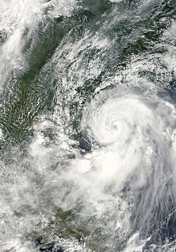 8月17日，正處最高強度、即將登陸中國的颱風啟德