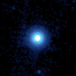 スピッツァー宇宙望遠鏡で撮影されたベガ。こと座で最も明るい星である。