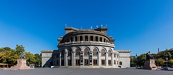 Teatro da Ópera de Erevan, Armênia. (definição 7 619 × 3 305)