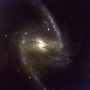 棒渦巻銀河NGC 1365。