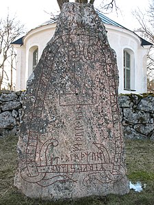 쇠데르만란드 룬돌. 토르의 망치가 그려져 있다. 스웨덴에서 발견.
